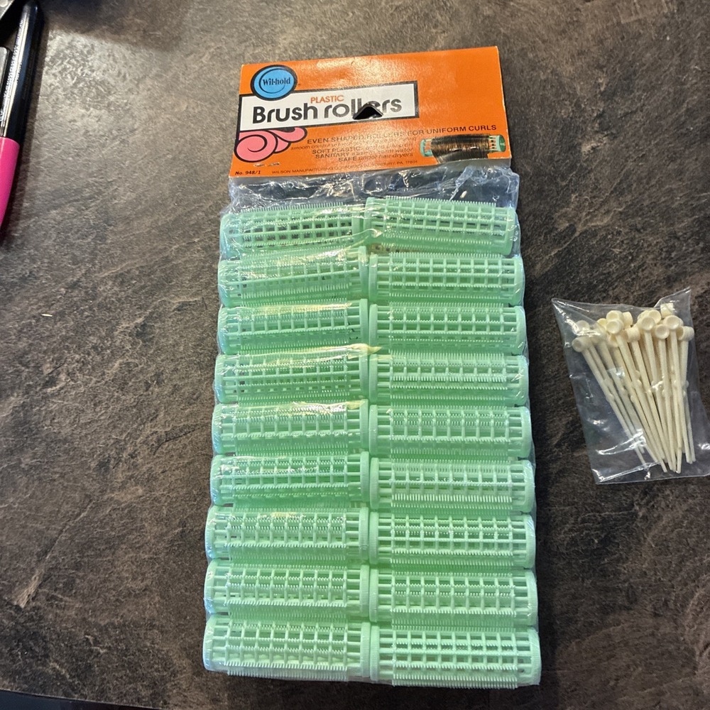 vtg wil-hold plastic brush rollers 21 small, 18 med, and picks in Open Package